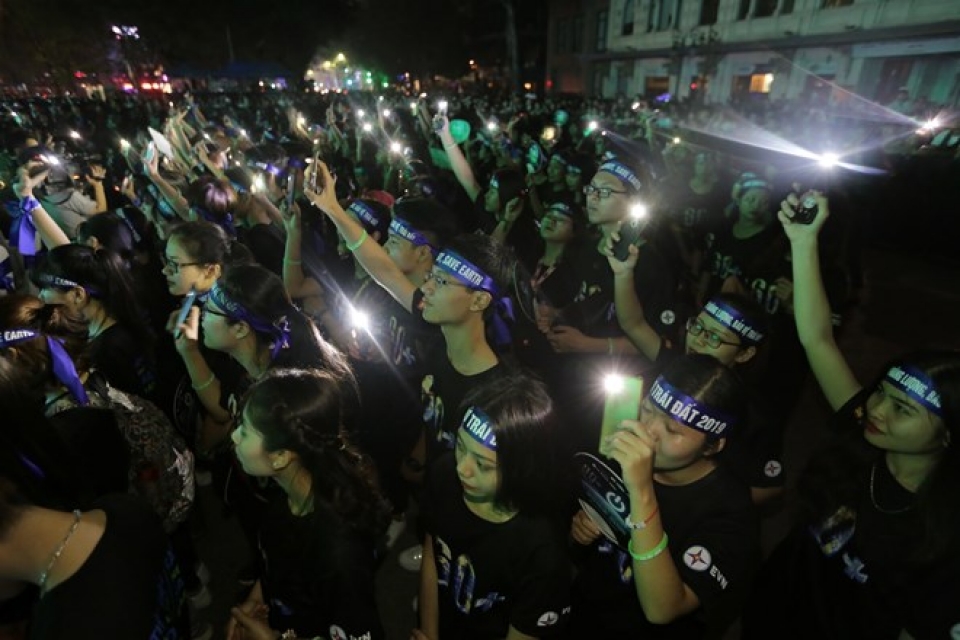 over 910 million vnd saved during earth hour in vietnam
