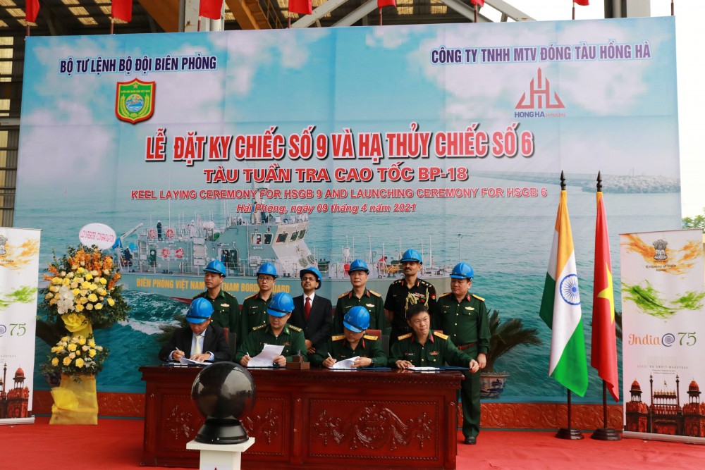 Đại sứ Ấn Độ tại Việt Nam Pranay Verma dự lễ hạ thủy và đặt ky tại Hải Phòng. (Ảnh: ĐSQ Ấn Độ tại Việt Nam)