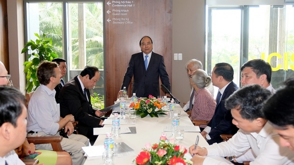 pm visits intl science and education centre in binh dinh