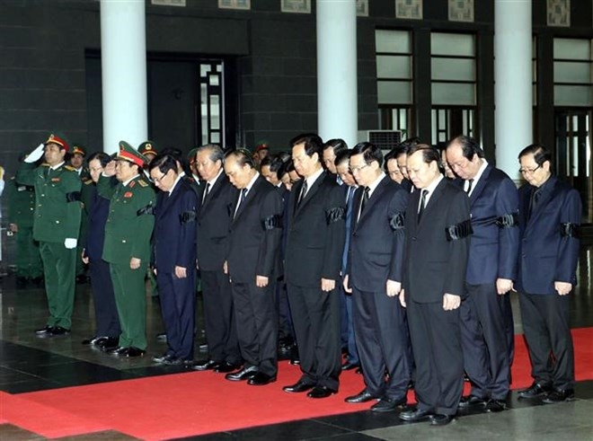 nation pays homage to former president le duc anh