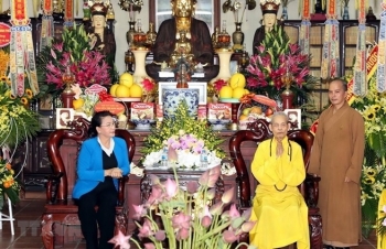 NA Chairwoman Nguyen Thi Kim Ngan visits 103-year-old Buddhist patriarch
