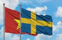 prime minister nguyen xuan phuc visits vietnamese embassy staff expatriates in sweden