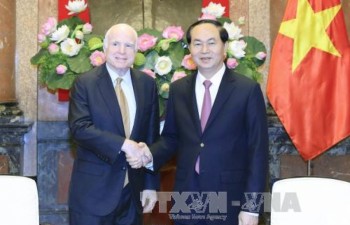 President greets U.S. Senator McCain