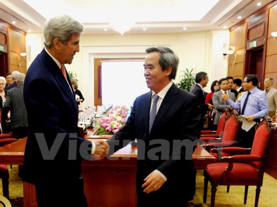 ex secretary of state kerry pledges us support for vns clean energy