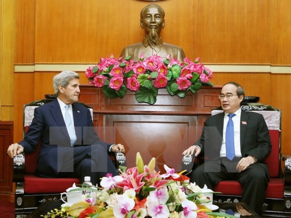 kerry wants to help hcm city attract foreign investment