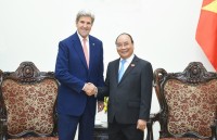 kerry wants to help hcm city attract foreign investment
