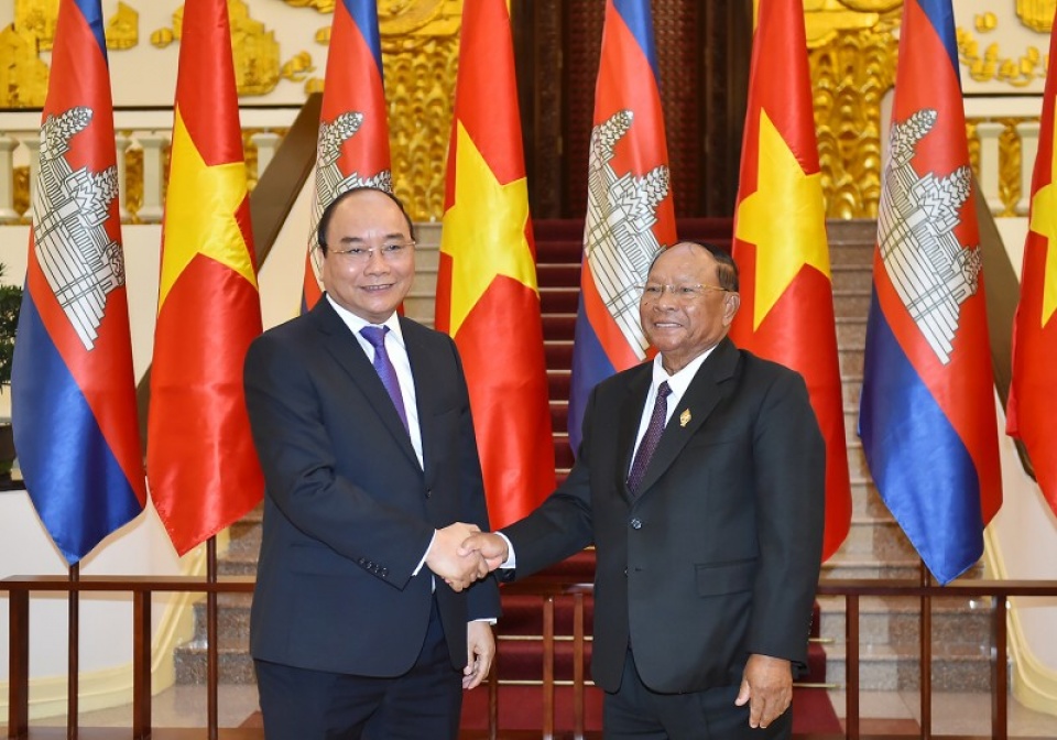 pm nguyen xuan phuc welcomes cambodian na president