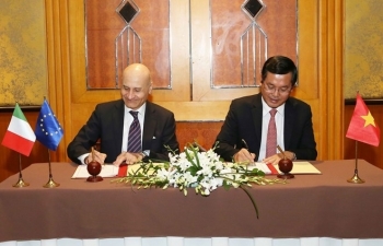 Vietnam, Italy sign action programme on educational cooperation