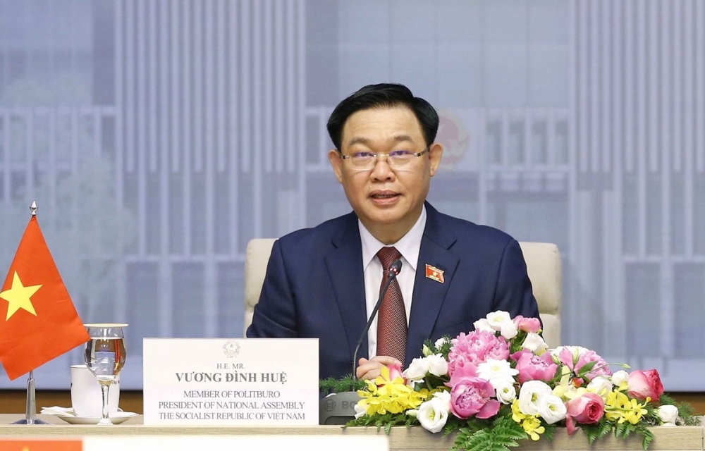 Chairman of the Vietnamese National Assembly (NA) Vuong Dinh Hue holds virtual talks with his Cambodian counterpart Samdech Heng Samrin. (Photo: VNA)