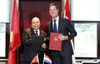 prime minister nguyen xuan phuc meets with dutch investors