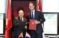 pm meets dutch top legislators concluding netherlands visit