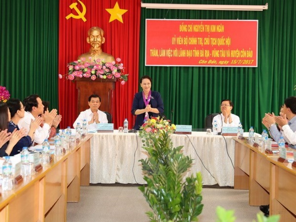 na chairwoman visits con dao ahead of martyrs day