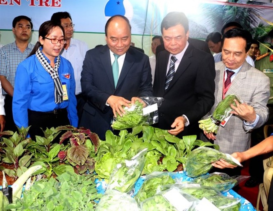 become entrepreneurs prime minister exhorts youth in ben tre