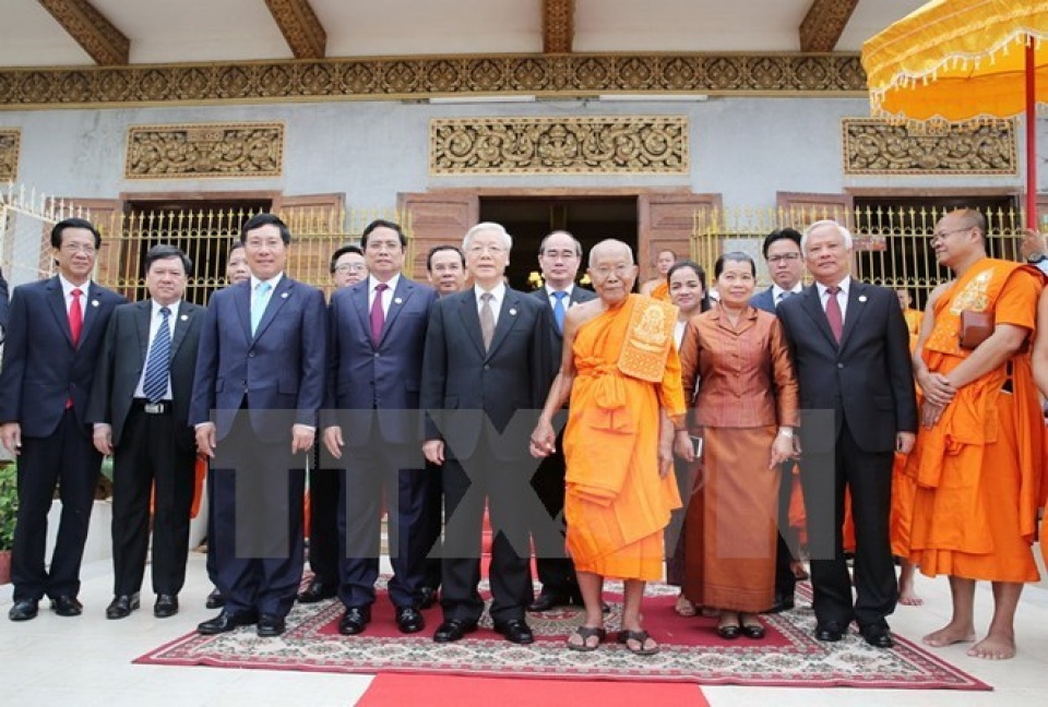 party chief visits cambodias top buddhist monks in phnom penh