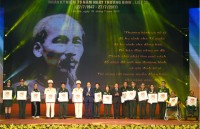 top leaders pay tribute to heroic martyrs president ho chi minh