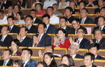 Top legislator attends art performance honouring Vietnam-China ties