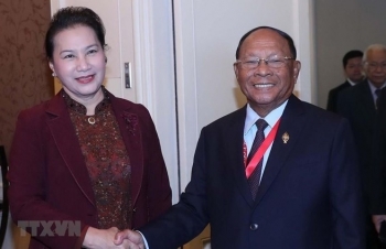 Vietnamese, Cambodian NA leaders meet on sidelines of AIPA 40