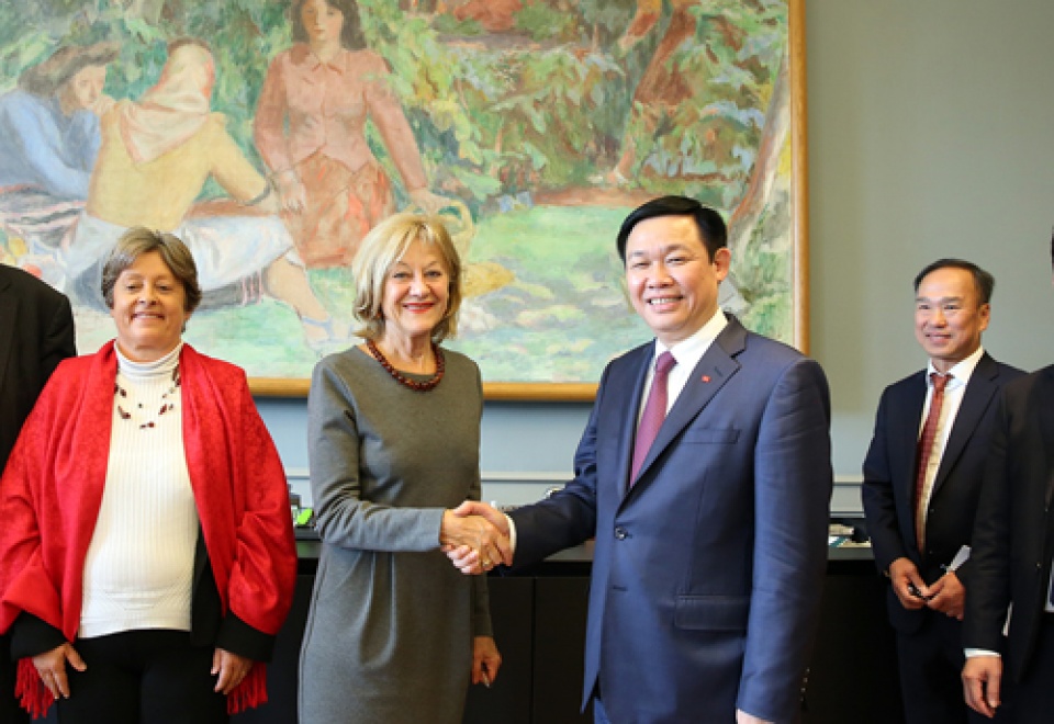 deputy prime minister vuong dinh hue visits switzerland