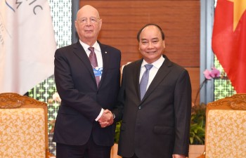 PM Nguyen Xuan Phuc receives WEF Executive Chairman