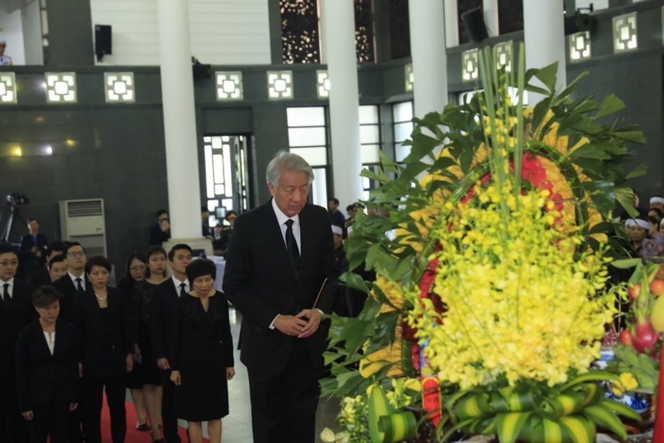 foreign guests pay last respects to president tran dai quang