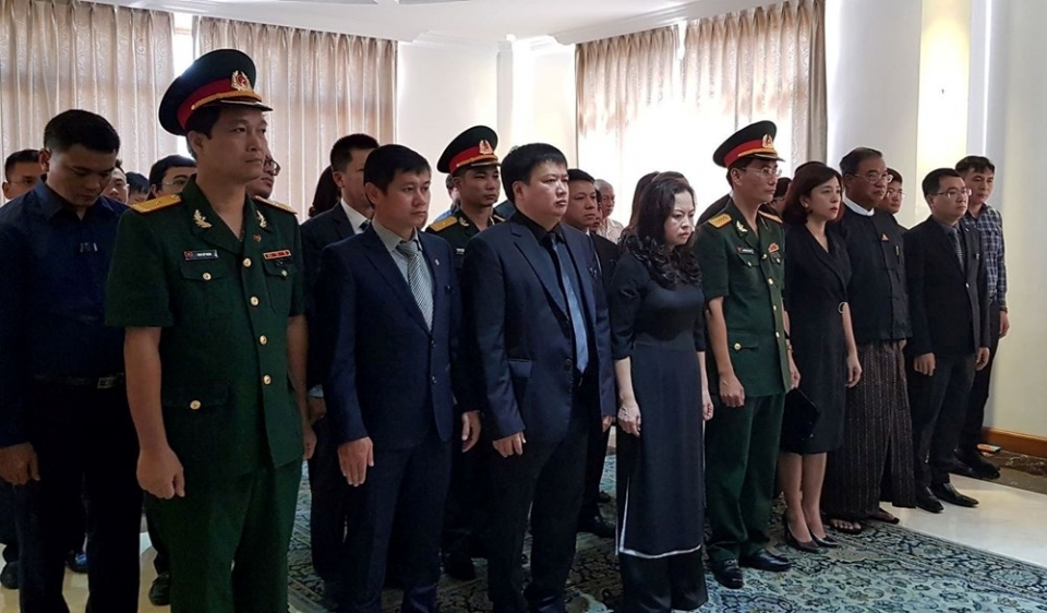 vietnamese embassies open condolence book for president tran dai quang
