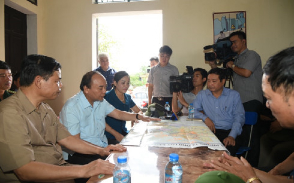 pm inspects flood response in ninh binh
