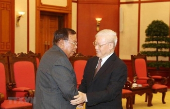 Party leader, President receives Lao counterpart