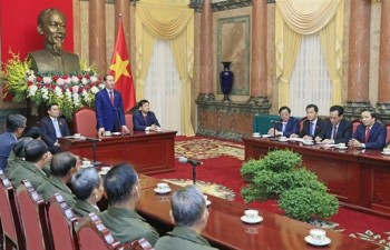 President receives Lao people with contributions to Vietnam revolution