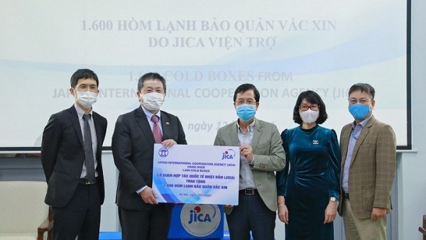 JICA provides Viet Nam with cold chain equipments for vaccine storage
