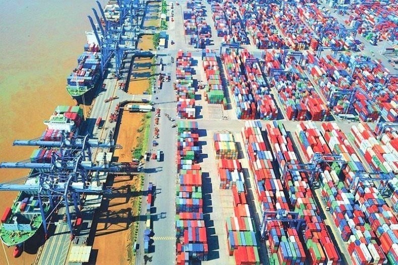 For the first time, Viet Nam's import and export exceeded the 660 billion USD mark.