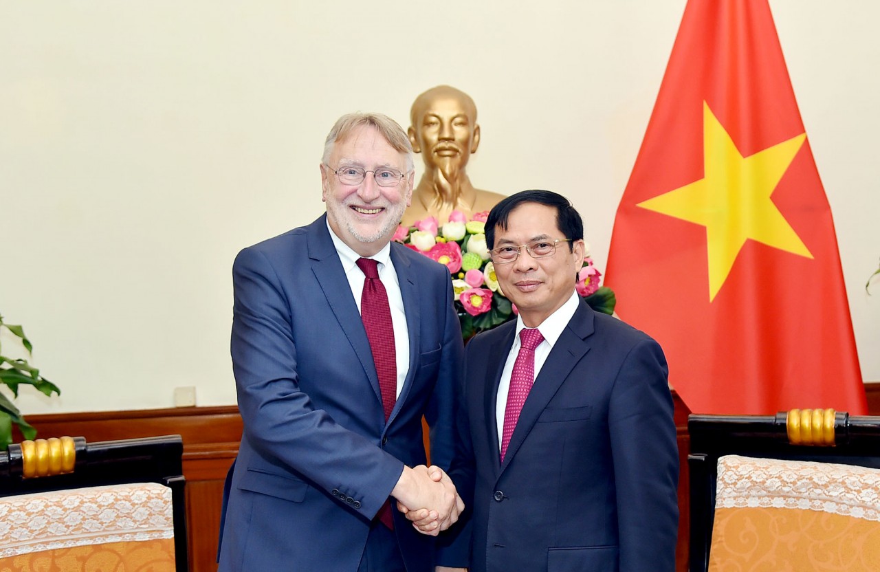 Bộ trưởng Ngoại giao Bùi Thanh Sơn tiếp ông Bernd Lange, Chủ tịch Ủy ban Thương mại quốc tế (INTA) của Nghị viện Châu Âu (EP). (Ảnh: Quang Hoà)