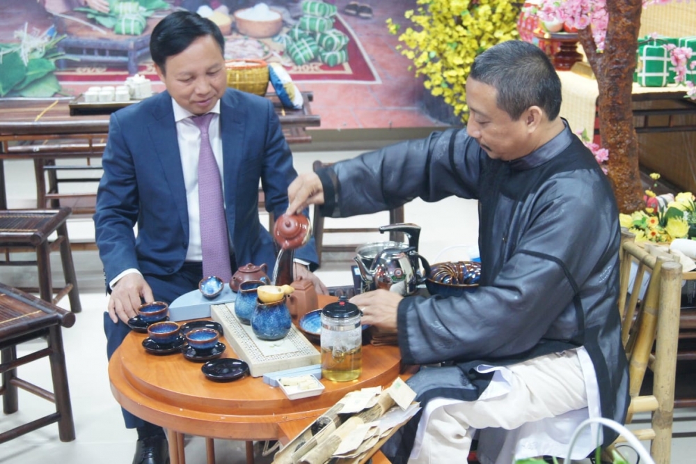 Mời trà với ông Ngô Đức Mạnh - Đại sứ DMTQ Việt Nam tại Nga.