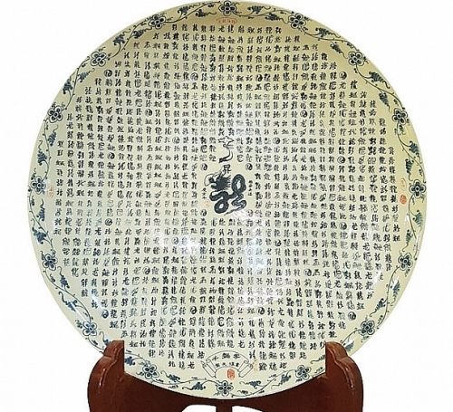 Chu Dau pottery plate champions Guinness World Record
