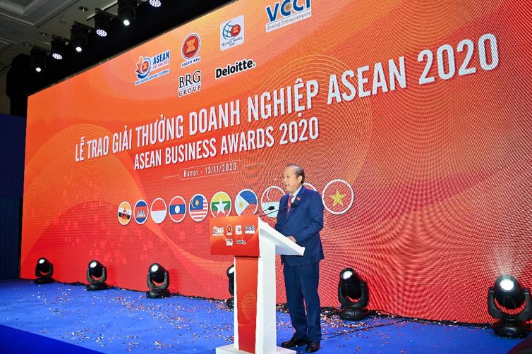 Deputy Minister offers congratulations at ASEAN Business Awards 2020