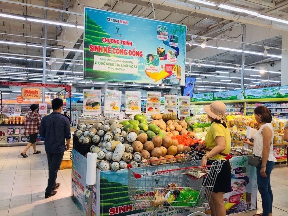 Những sản phẩm “từ rừng xuống phố” trong chương trình sinh kế cộng đồng tại hệ thống siêu thị GO! / Big C thuộc tập đoàn Central Retail Việt Nam.