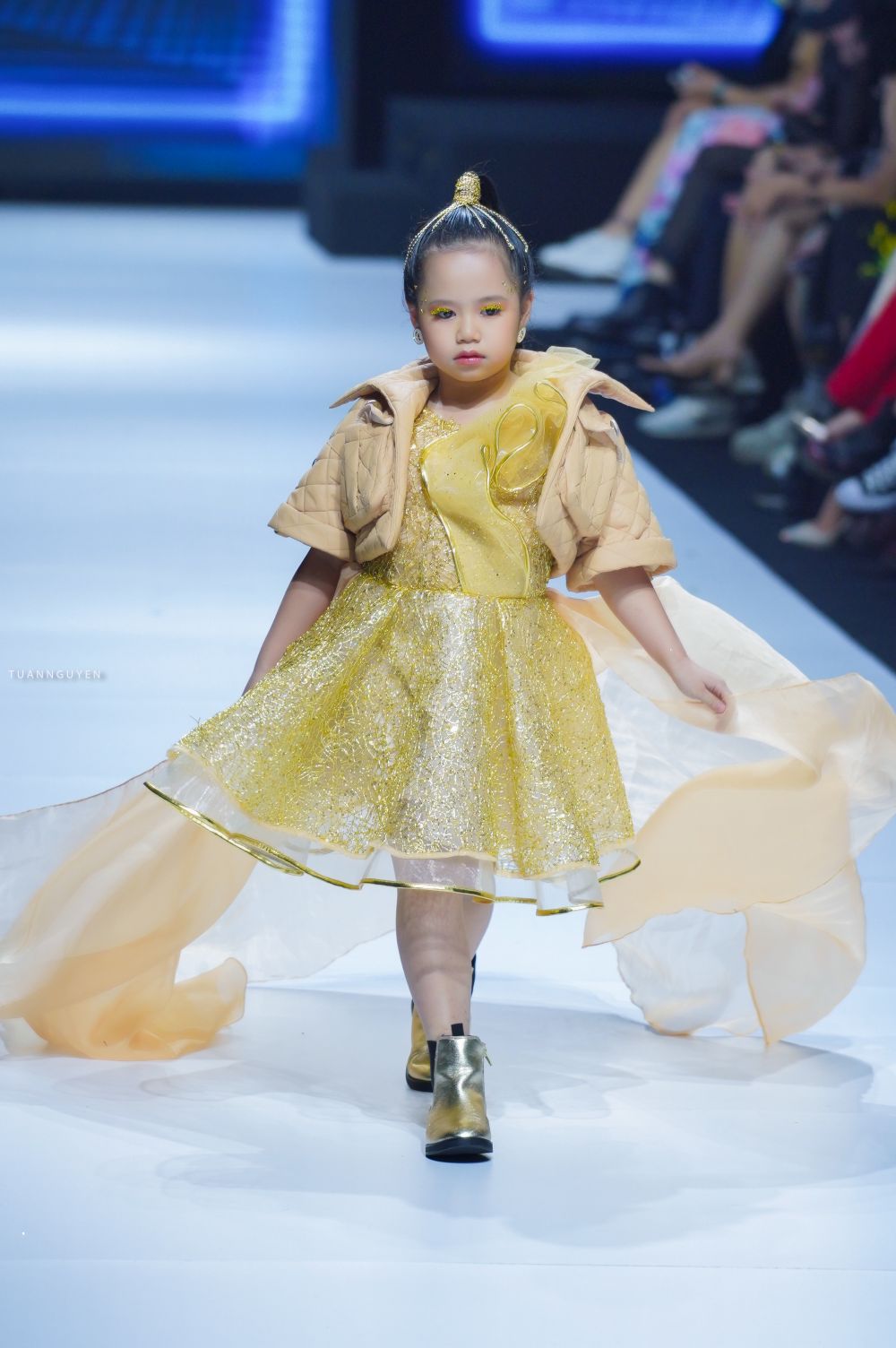 Early success of child supermodel Hoang Van and lessons for parents