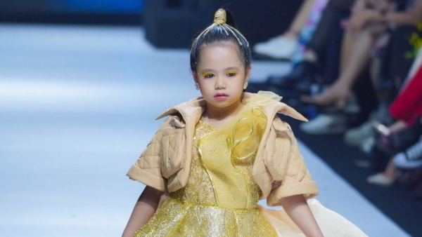 The success of model kid Hoang Van and lessons for parents