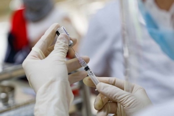Ha Noi has enough vaccine to inject third shots for residents