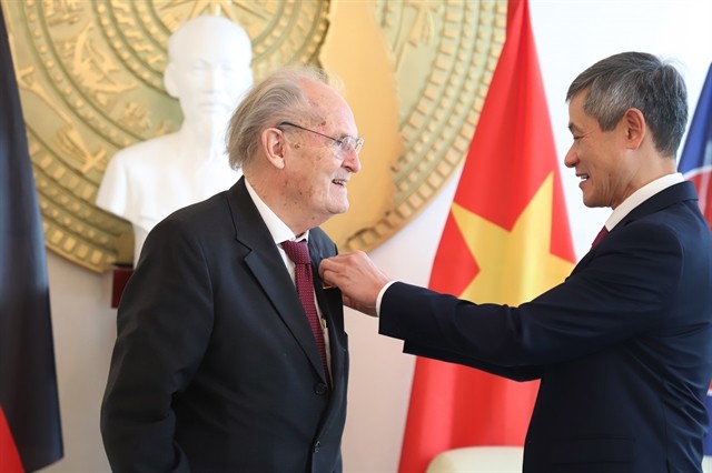 Professor Horst Klinkmann received Viet Nam's Order of Friendship from Vietnamese Ambassador to Germany Nguyen Minh Vu in a ceremony on Wednesday. — VNA/VNS Photo Mạnh Hùng