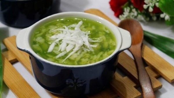 Ha Noi's young rice flakes sweet soup