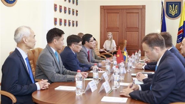 Embassy maintaining attention to Vietnamese in Ukraine: ambassador