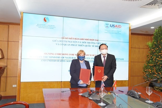 Vietnam, US enhance cooperation in climate change, environmental pollution. (Photo: kinhtevadubao)