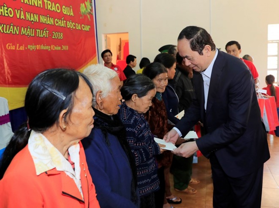 president visits gia lai province ahead of tet