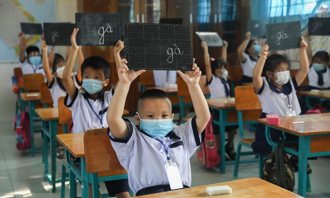 Kindergartens, primary schools in HCM City thoroughly prepare for resuming in-person classes