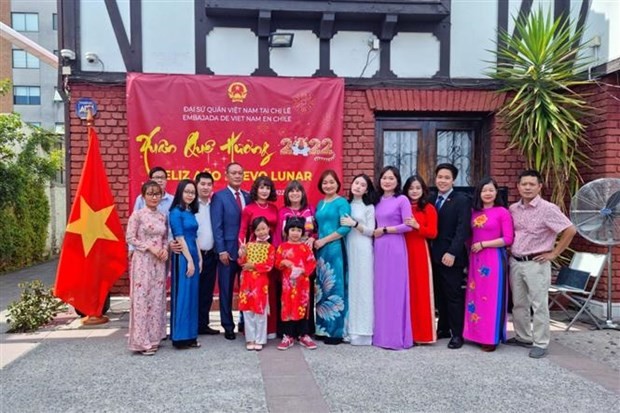 Vietnamese community in Chile enjoys Tet at the embassy (Photo: VNA)