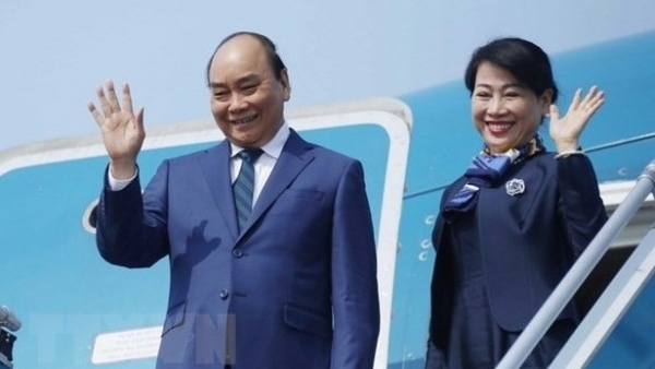President Nguyen Xuan Phuc leaves Ha Noi for State visit to Singapore