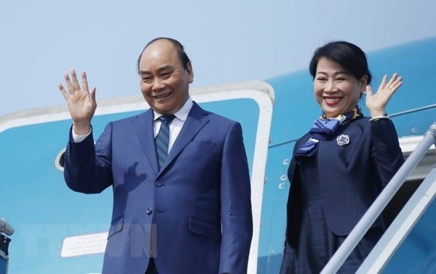 President Nguyen Xuan Phuc leaves Ha Noi for State visit to Singapore