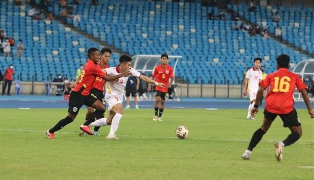 Players of Vietnam and Timor Leste in action during the match (Photo: VNA)