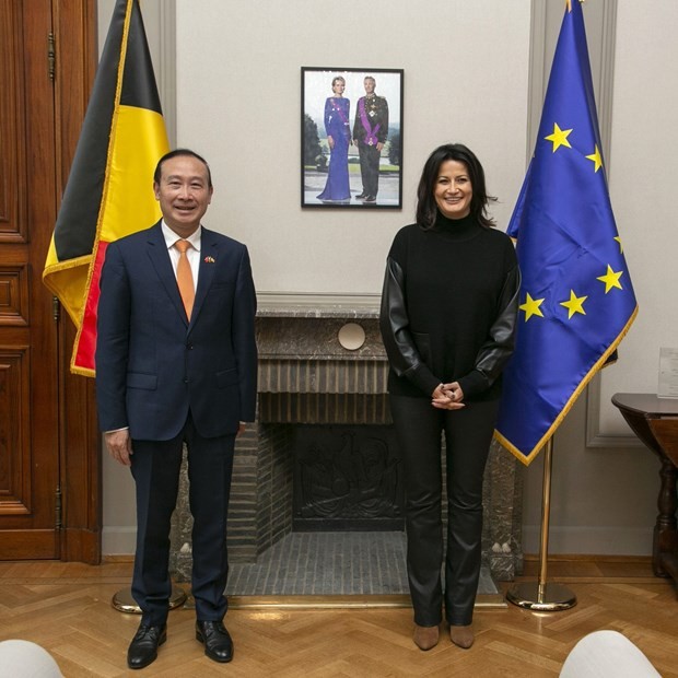 Vietnamese Ambassador Nguyen Van Thao (left) meets with Belgian President of Senate Stephanie D’Hose in Brussels on October 13. (Photo: VNA)