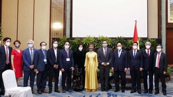 Vietnamese President receives leading Singaporean firms in innovation